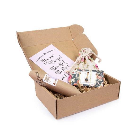 What a great gift  Sweet Oasis Necklace Set - Picture 1 of 5